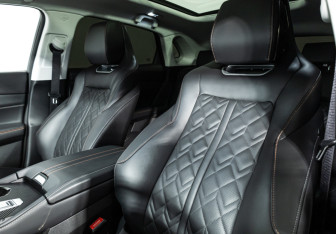 Подержанный автомобиль Changan UNI-K 2023 года (18 фото)