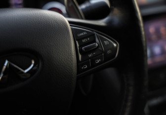 Подержанный автомобиль Infiniti Q50 2016 года (13 фото)