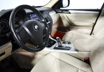 Подержанный автомобиль BMW X3 2011 года (9 фото)