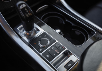 Подержанный автомобиль Land Rover Range Rover Sport 2015 года (21 фото)