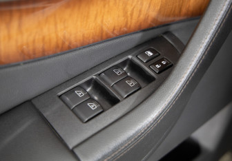 Подержанный автомобиль Infiniti QX70 2013 года (23 фото)