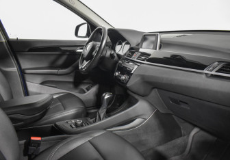 Подержанный автомобиль BMW X1 2018 года (12 фото)