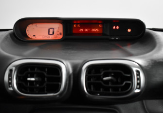 Подержанный автомобиль Citroen C3 Picasso 2010 года (16 фото)