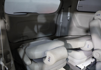 Подержанный автомобиль Kia Carnival 2018 года (32 фото)