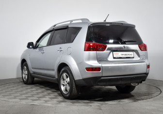 Подержанный автомобиль Peugeot 4007 2008 года (7 фото)
