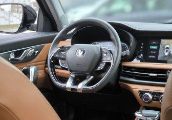 Подержанный автомобиль Changan CS95 2023 года (12 фото)