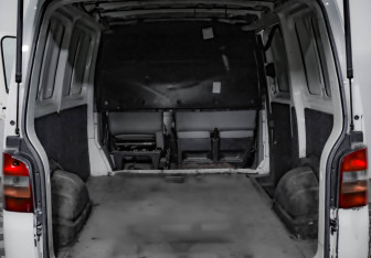 Подержанный автомобиль Volkswagen Transporter Van 2009 года (15 фото)