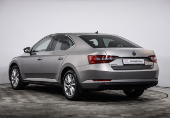 Подержанный автомобиль Skoda Superb Liftback 2018 года (7 фото)