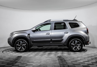 Подержанный автомобиль Renault Duster 2022 года (8 фото)