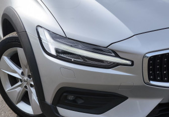 Подержанный автомобиль Volvo V60 Cross Country 2019 года (9 фото)