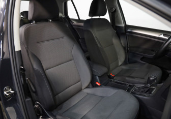 Подержанный автомобиль Volkswagen Golf Hatchback 2015 года (18 фото)