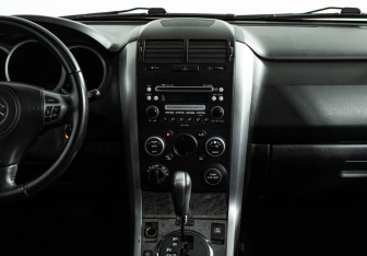 Подержанный автомобиль Suzuki Grand Vitara 2010 года (14 фото)