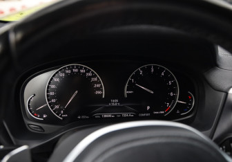 Подержанный автомобиль BMW X3 2020 года (15 фото)