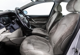 Подержанный автомобиль Citroen C5 Liftback 2001 года (11 фото)