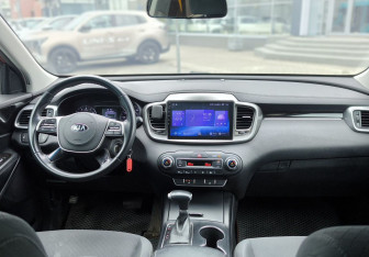 Подержанный автомобиль Kia Sorento 2019 года (17 фото)