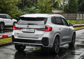 Подержанный автомобиль BMW X1 2024 года (6 фото)