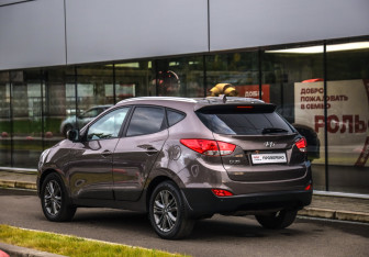 Подержанный автомобиль Hyundai ix35 2014 года (8 фото)