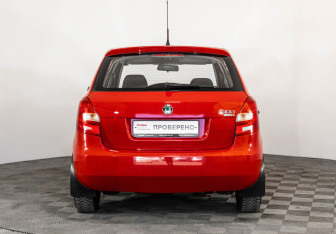 Подержанный автомобиль Skoda Fabia Hatchback 2010 года (6 фото)