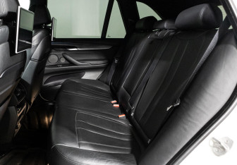 Подержанный автомобиль BMW X5 2014 года (9 фото)