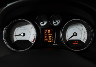 Подержанный автомобиль Peugeot 408 2016 года (12 фото)