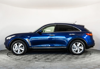 Подержанный автомобиль Infiniti QX70 2013 года (9 фото)