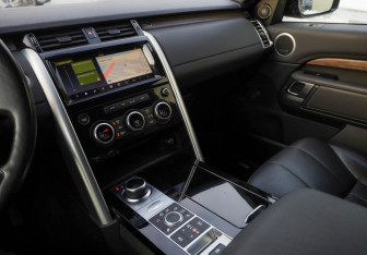 Подержанный автомобиль Land Rover Discovery 2020 года (25 фото)