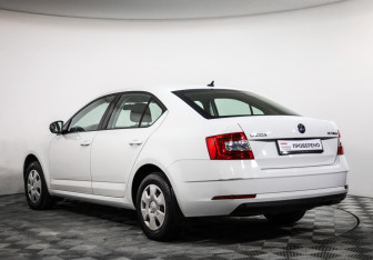 Подержанный автомобиль Skoda Octavia Liftback 2019 года (7 фото)