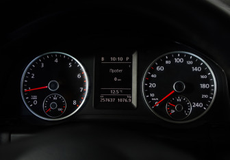 Подержанный автомобиль Volkswagen Tiguan 2011 года (11 фото)