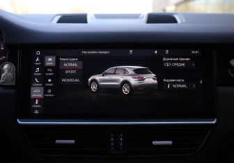 Подержанный автомобиль Porsche Cayenne 2018 года (17 фото)