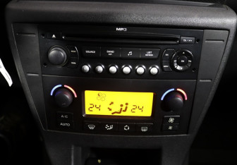 Подержанный автомобиль Citroen C4 Hatchback 2008 года (9 фото)