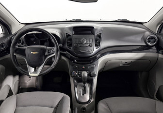Подержанный автомобиль Chevrolet Orlando 2012 года (15 фото)