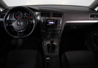Подержанный автомобиль Volkswagen Golf Hatchback 2013 года (9 фото)