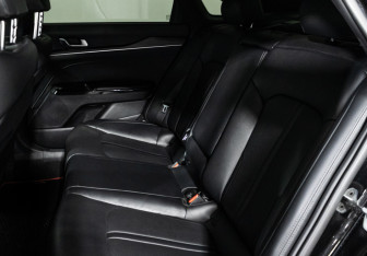 Подержанный автомобиль Kia K5 2020 года (11 фото)