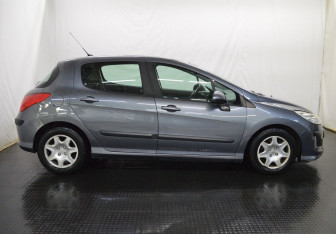 Подержанный автомобиль Peugeot 308 Hatchback 2010 года (4 фото)