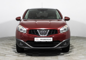Подержанный автомобиль Nissan Qashqai 2012 года (2 фото)