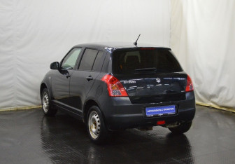 Подержанный автомобиль Suzuki Swift Hatchback 2007 года (4 фото)