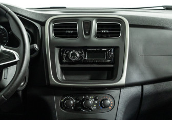 Подержанный автомобиль Renault Logan Sedan 2019 года (14 фото)