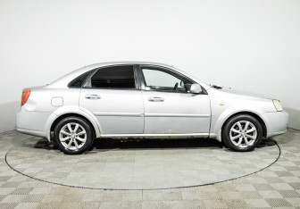 Подержанный автомобиль Chevrolet Lacetti Sedan 2007 года (4 фото)