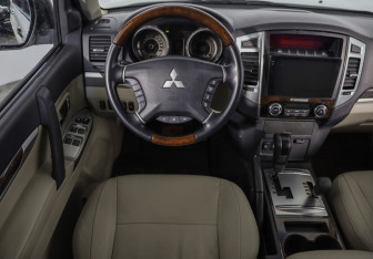 Подержанный автомобиль Mitsubishi Pajero 2019 года (12 фото)