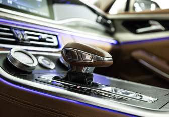 Подержанный автомобиль Hongqi H9 2023 года (36 фото)