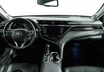 Подержанный автомобиль Toyota Camry Sedan 2019 года (13 фото)