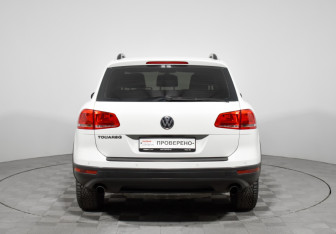 Подержанный автомобиль Volkswagen Touareg 2015 года (6 фото)