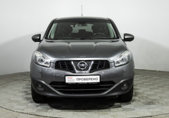 Подержанный автомобиль Nissan Qashqai 2013 года (2 фото)