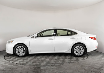 Подержанный автомобиль Lexus ES 2013 года (8 фото)