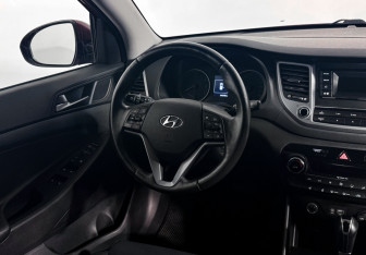 Подержанный автомобиль Hyundai Tucson 2016 года (15 фото)