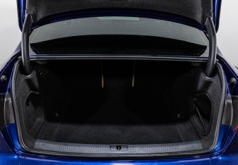 Подержанный автомобиль Audi A4 Sedan 2017 года (26 фото)