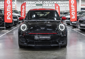 Подержанный автомобиль MINI Hatch 2019 года (3 фото)