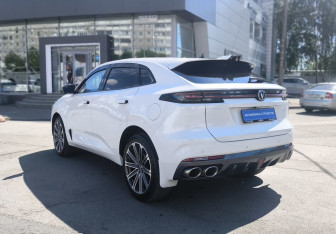 Подержанный автомобиль Changan UNI-K 2023 года (6 фото)