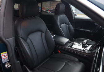 Подержанный автомобиль Audi Q8 2018 года (28 фото)