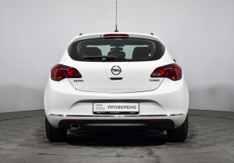 Подержанный автомобиль Opel Astra Hatchback 2014 года (6 фото)
